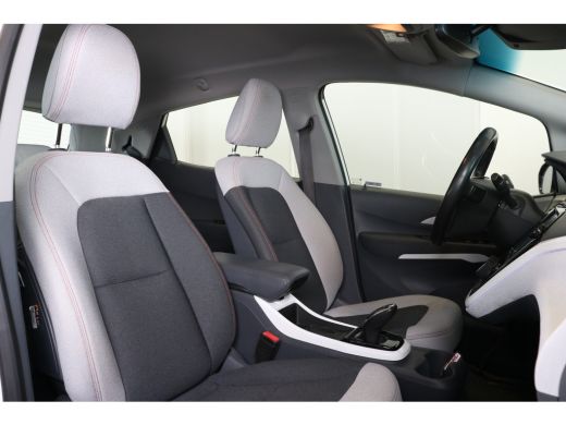 Opel Ampera-E Business executive 60 kWh 204 | Camera | Voorstoelen verwarmd | Stuur verw. | Xenon | Parkeerseno... ActivLease financial lease