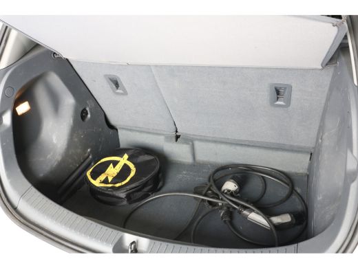 Opel Ampera-E Business executive 60 kWh 204 | Camera | Voorstoelen verwarmd | Stuur verw. | Xenon | Parkeerseno... ActivLease financial lease