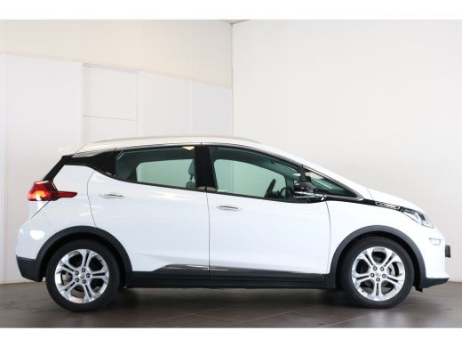 Opel Ampera-E Business executive 60 kWh 204 | Camera | Voorstoelen verwarmd | Stuur verw. | Xenon | Parkeerseno... ActivLease financial lease