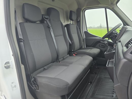 Renault Master T33 2.3 dCi 135 L2 H2 Comfort 135 Pk - Euro 6 - Airco - Cruise Control ActivLease financial lease
