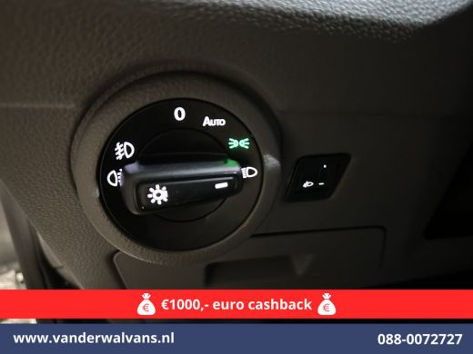 Volkswagen Transporter 2.0 TDI 150pk L2H1 Euro6 Airco | 2500kg Trekhaak | Apple Carplay | Android Auto Parkeersensoren, ... ActivLease financial lease
