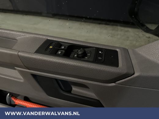 Volkswagen Transporter 2.0 TDI 150 pk L2H1 Euro6 # Airco | Trekhaak | Apple Carplay | Android Auto Parkeersensoren, Crui... ActivLease financial lease