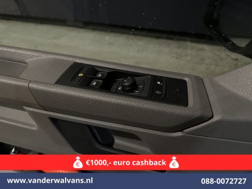Volkswagen Transporter 2.0 TDI 150pk L2H1 Euro6 Airco | 2500kg Trekhaak | Apple Carplay | Android Auto Parkeersensoren, ... ActivLease financial lease