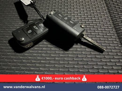 Volkswagen Transporter 2.0 TDI 150pk L2H1 Euro6 Airco | 2500kg Trekhaak | Apple Carplay | Android Auto Parkeersensoren, ... ActivLease financial lease