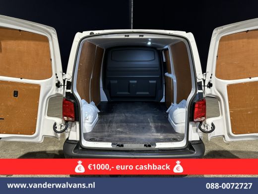 Volkswagen Transporter 2.0 TDI 150pk L2H1 Euro6 Airco | 2500kg Trekhaak | Apple Carplay | Android Auto Parkeersensoren, ... ActivLease financial lease