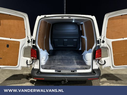 Volkswagen Transporter 2.0 TDI 150 pk L2H1 Euro6 # Airco | Trekhaak | Apple Carplay | Android Auto Parkeersensoren, Crui... ActivLease financial lease