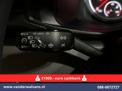 Volkswagen Transporter 2.0 TDI 150pk L2H1 Euro6 Airco | 2500kg Trekhaak | Apple Carplay | Android Auto Parkeersensoren, ... ActivLease financial lease