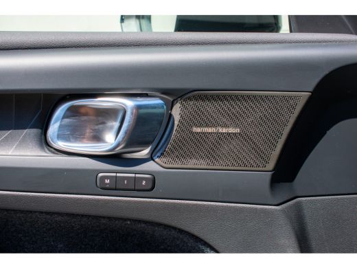 Volvo  XC40 1.5 T5 Plug-in hybrid Ultimate Dark ACC-360camara-Trekhaak-Panoramadak-keyless ActivLease financial lease