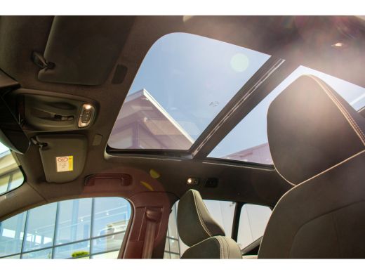 Volvo  XC40 1.5 T5 Plug-in hybrid Ultimate Dark ACC-360camara-Trekhaak-Panoramadak-keyless ActivLease financial lease