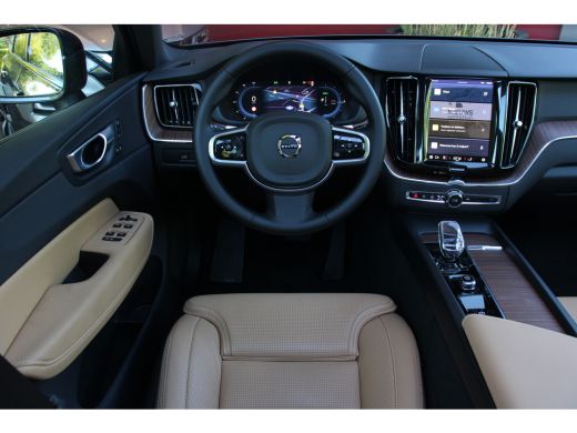 Volvo  XC60 2.0 T6 Plug-in hybrid AWD Plus Dark | Luchtvering | Stoelventilatie | Panoramadak | Trekhaak | 36... ActivLease financial lease