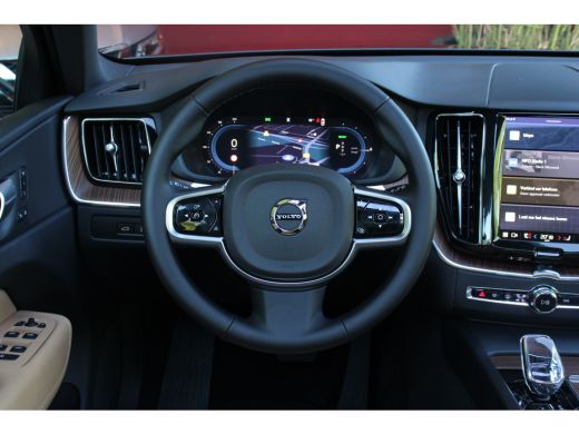 Volvo  XC60 2.0 T6 Plug-in hybrid AWD Plus Dark | Luchtvering | Stoelventilatie | Panoramadak | Trekhaak | 36... ActivLease financial lease