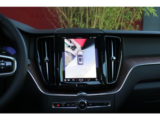 Volvo  XC60 2.0 T6 Plug-in hybrid AWD Plus Dark | Luchtvering | Stoelventilatie | Panoramadak | Trekhaak | 36... ActivLease financial lease