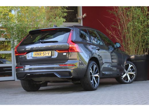 Volvo  XC60 2.0 T6 Plug-in hybrid AWD Plus Dark | Luchtvering | Stoelventilatie | Panoramadak | Trekhaak | 36... ActivLease financial lease