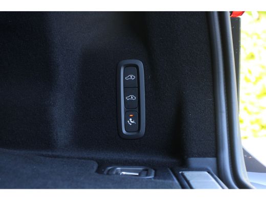 Volvo  XC60 2.0 T6 Plug-in hybrid AWD Plus Dark | Luchtvering | Stoelventilatie | Panoramadak | Trekhaak | 36... ActivLease financial lease