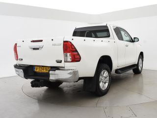 Toyota Hilux 2.4 D-4D-F 150 PK 4X4 XTRA CAB PROFESSIONAL EURO 6 + LEDER | AIRCO | CRUISE | TREKHAAK