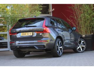 Volvo  XC60 2.0 T6 Plug-in hybrid AWD Plus Dark | Luchtvering | Stoelventilatie | Panoramadak | Trekhaak | 36...