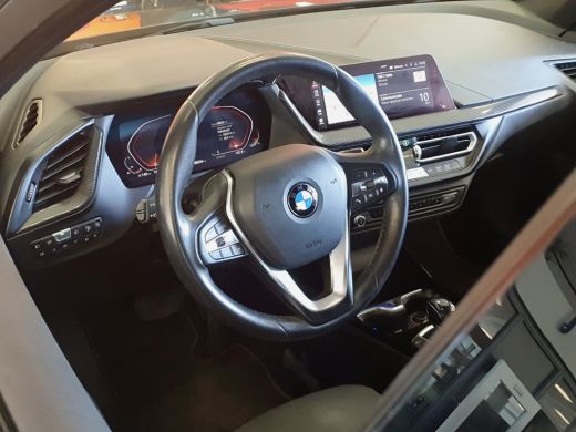 BMW 1-serie 118i Executive Edition | Cruise Control | Apple Carplay | Navigatie ActivLease financial lease