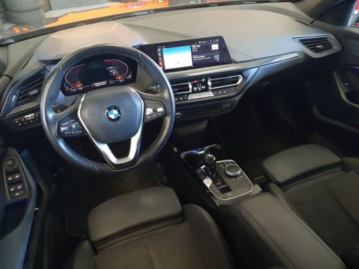 BMW 1-serie 118i Executive Edition | Cruise Control | Apple Carplay | Navigatie ActivLease financial lease