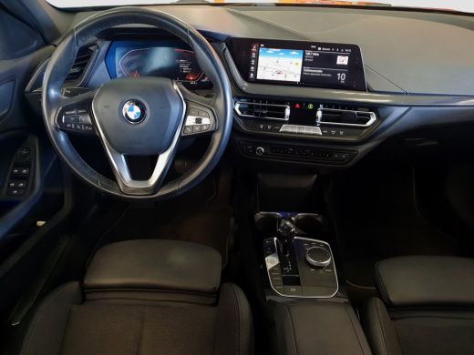 BMW 1-serie 118i Executive Edition | Cruise Control | Apple Carplay | Navigatie ActivLease financial lease