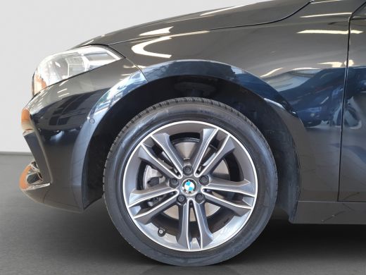 BMW 1-serie 118i Executive Edition | Cruise Control | Apple Carplay | Navigatie ActivLease financial lease