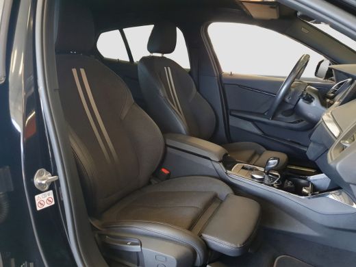 BMW 1-serie 118i Executive Edition | Cruise Control | Apple Carplay | Navigatie ActivLease financial lease