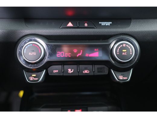 Kia Stonic 1.0 T-GDi DynamicPlusLine | Navi | Camera | Clima | Keyless | Parkeersensoren | DAB | Cruise Cont... ActivLease financial lease