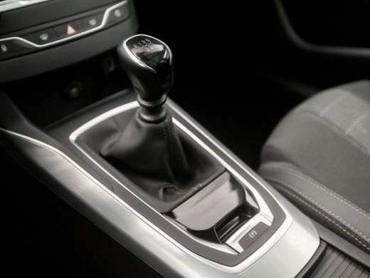 Peugeot 308 SW 1.2 PureTech Sport (PANORAMADAK, APPLE CARPLAY, GROOT NAVI, 360 CAMERA, LEDER, SPORTSTOELEN, A... ActivLease financial lease
