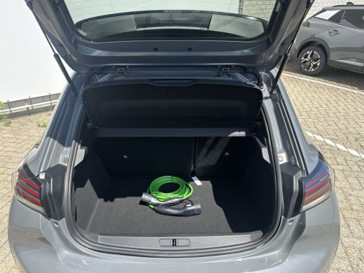 Peugeot e-208 EV Allure 51 kWh 3-Fase | 11 kW lader | Achterbank in delen neerklapbaar | Achteruitrijcamera ActivLease financial lease