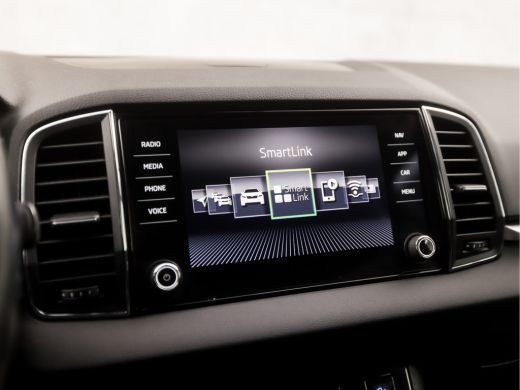 Skoda Karoq 1.5 TSI ACT Ambition Business 150Pk Automaat (APPLE CARPLAY, GROOT NAVI, CAMERA, TREKHAAK, SPORTS... ActivLease financial lease