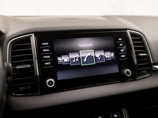 Skoda Karoq 1.5 TSI ACT Ambition Business 150Pk Automaat (APPLE CARPLAY, GROOT NAVI, CAMERA, TREKHAAK, SPORTS... ActivLease financial lease