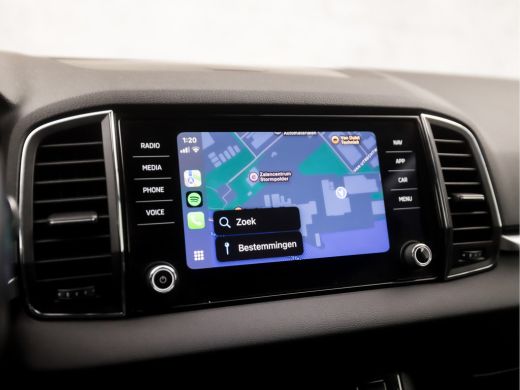 Skoda Karoq 1.5 TSI ACT Ambition Business 150Pk Automaat (APPLE CARPLAY, GROOT NAVI, CAMERA, TREKHAAK, SPORTS... ActivLease financial lease