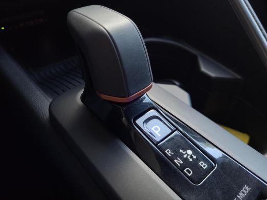 Toyota C-HR 1.8 Hybrid 140 First Edition | Apple CarPlay | Elektr. klep | Stoel/stuurverwarming | Rijklaarpri... ActivLease financial lease