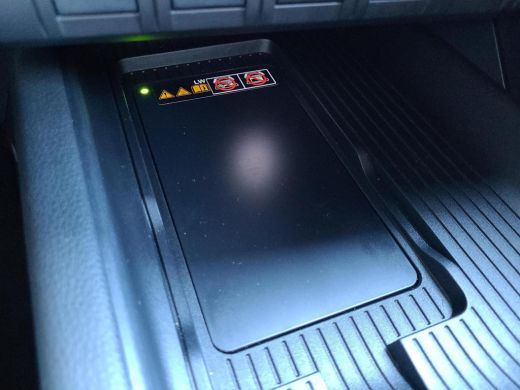 Toyota C-HR 1.8 Hybrid 140 First Edition | Apple CarPlay | Elektr. klep | Stoel/stuurverwarming | Rijklaarpri... ActivLease financial lease