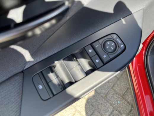 Toyota C-HR 2.0 Hybrid 200 First Edition | All-in prijs | Apple/Android | Camera | Navigatie | ActivLease financial lease