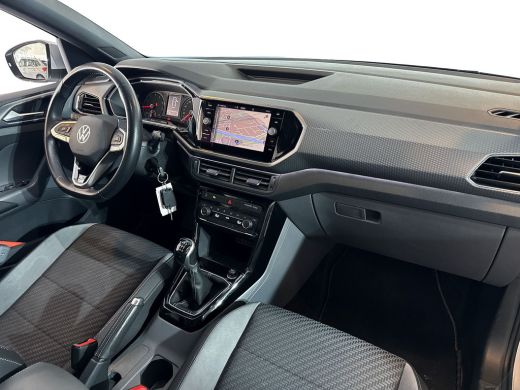 Volkswagen T-Cross 1.0 TSI 110pk R-Line | Adaptive Cruise Control | 18 inch lichtmetaal | Navigatie | Climatronic ActivLease financial lease
