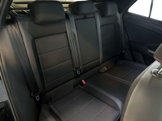 Volkswagen T-Roc 1.5 TSI 150pk Sport Business R | 18 inch lichtmetaal | LED 'Plus' | Navigatie | Adaptive Cruise C... ActivLease financial lease