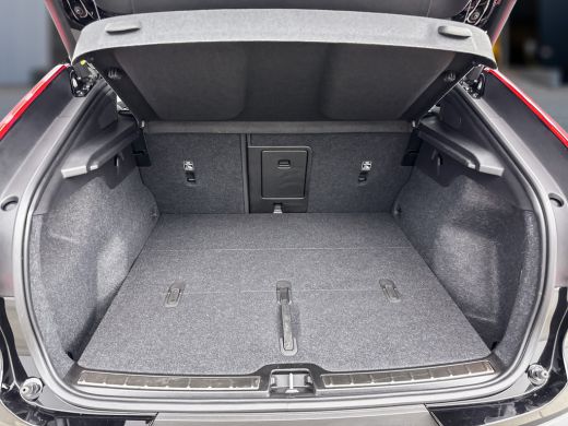 Volvo  C40 Single Motor Extended Range Ultimate 82 kWh | 20" | Microtech/Nubuck bekleding | Trekhaak | Getin... ActivLease financial lease