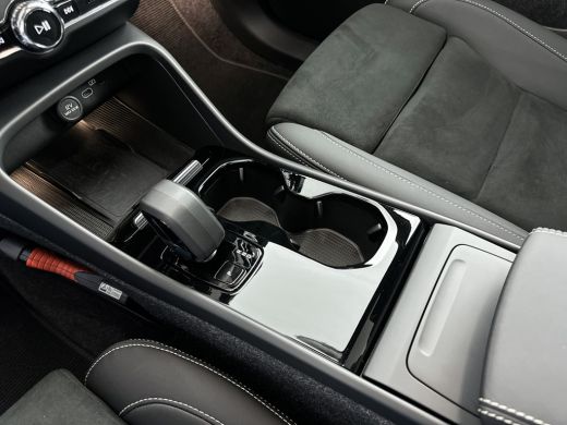 Volvo  C40 Single Motor Extended Range Ultimate 82 kWh | 20" | Microtech/Nubuck bekleding | Trekhaak | Getin... ActivLease financial lease