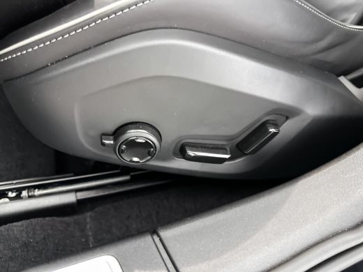 Volvo  V90 T6 Recharge AWD Ultra Dark | 20" | Luchtvering | Bowers & Wilkins | Sportstoelen | 360 Camera | G... ActivLease financial lease