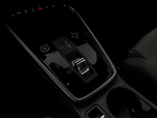 Audi A3 Sportback 30 TFSI Sportline Automaat (APPLE CARPLAY, GROOT NAVI, CAMERA, ADAPTIVE CRUISE, SPORTST... ActivLease financial lease
