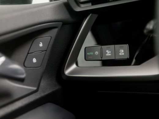 Audi A3 Sportback 30 TFSI Sportline Automaat (APPLE CARPLAY, GROOT NAVI, CAMERA, ADAPTIVE CRUISE, SPORTST... ActivLease financial lease
