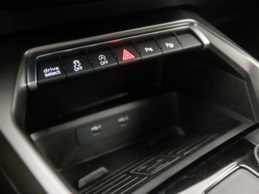 Audi A3 Sportback 30 TFSI Sportline Automaat (APPLE CARPLAY, GROOT NAVI, CAMERA, ADAPTIVE CRUISE, SPORTST... ActivLease financial lease