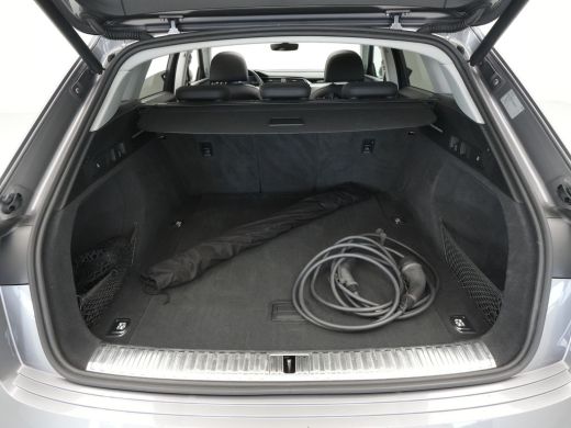 Audi e-tron e-tron 50 quattro Launch edition plus 71 kWh Trekhaak Panoramadak Lederen bekleding Luchtvering ActivLease financial lease