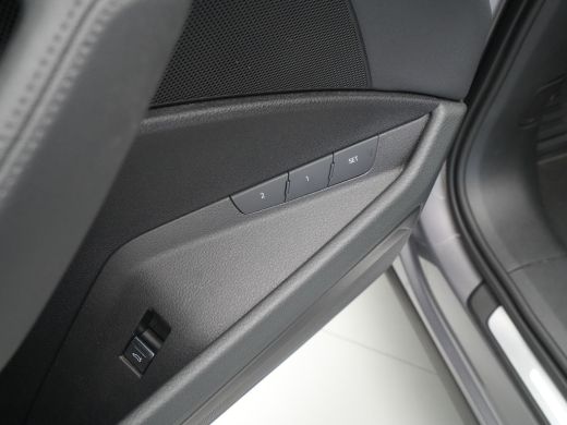 Audi e-tron e-tron 50 quattro Launch edition plus 71 kWh Trekhaak Panoramadak Lederen bekleding Luchtvering ActivLease financial lease