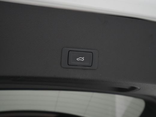 Audi e-tron e-tron 55 quattro advanced 95 kWh Navigatie Leder Camera Stoelverwarming 42 ActivLease financial lease