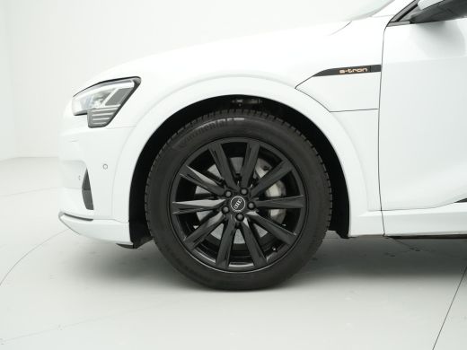 Audi e-tron e-tron 55 quattro advanced 95 kWh Navigatie Leder Camera Stoelverwarming 42 ActivLease financial lease