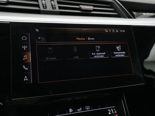 Audi e-tron e-tron 55 quattro advanced 95 kWh Navigatie Leder Camera Stoelverwarming 42 ActivLease financial lease