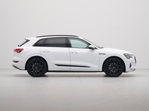 Audi e-tron e-tron 55 quattro advanced 95 kWh Navigatie Leder Camera Stoelverwarming 42 ActivLease financial lease