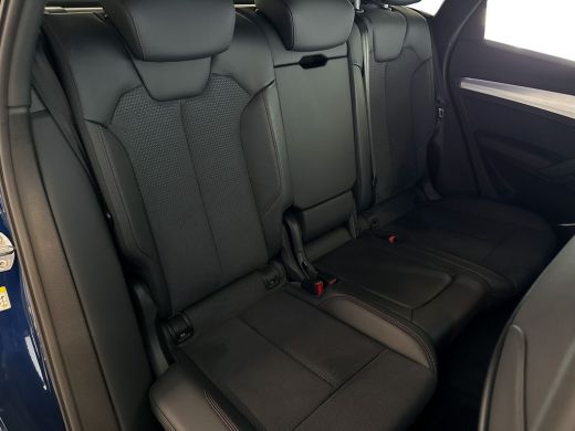 Audi Q5 55 367pk TFSI e S edition Competition | Rood gespoten remzadels | Assistentiepakket City Parking ... ActivLease financial lease