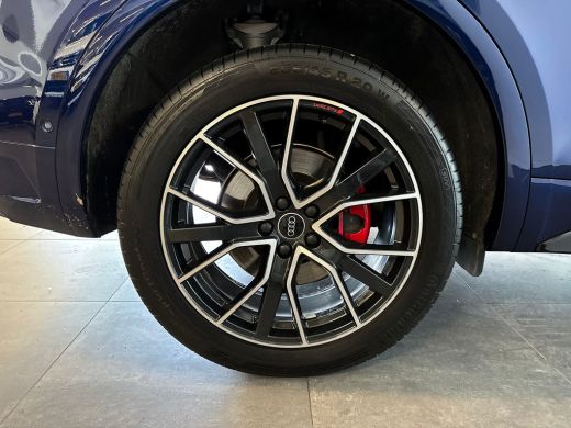 Audi Q5 55 367pk TFSI e S edition Competition | Rood gespoten remzadels | Assistentiepakket City Parking ... ActivLease financial lease
